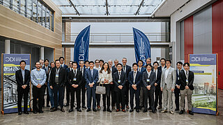 Gruppenbild der beteiligten deutschen und japanischen UnternehmensvertreterInnen beim ersten Vernetzungstreffen des Clusters Dekarbonisierung der Industrie